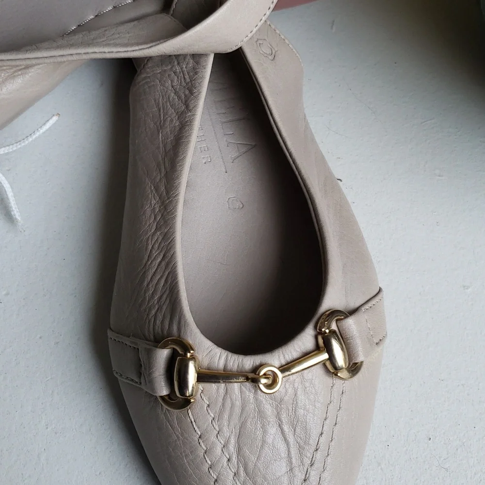 Carmela Women's Chic Beige Pointed Toe Slingback Flat Leather Loafers. NWT - Picture 5 of 14